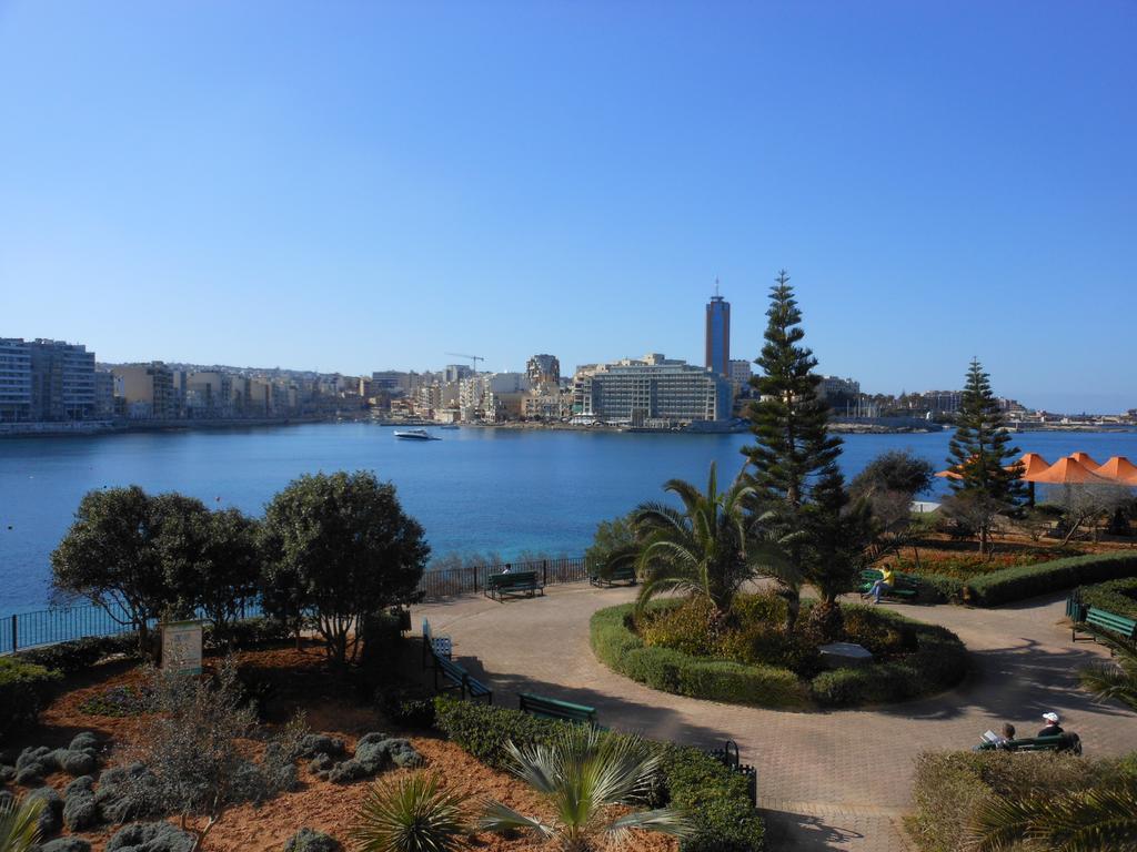 Apartment With Stunning Seaviews Sliema Exterior foto